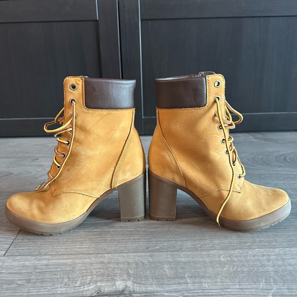 Size 6 Women’s Timberland Heels
